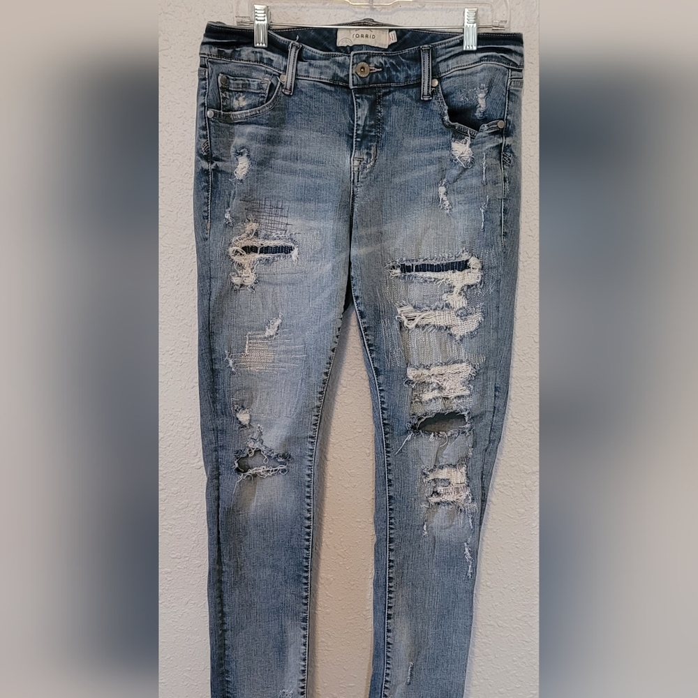 Torrid Vintage Stretch Boyfriend Jeans Ripped Distressed Medium Wash